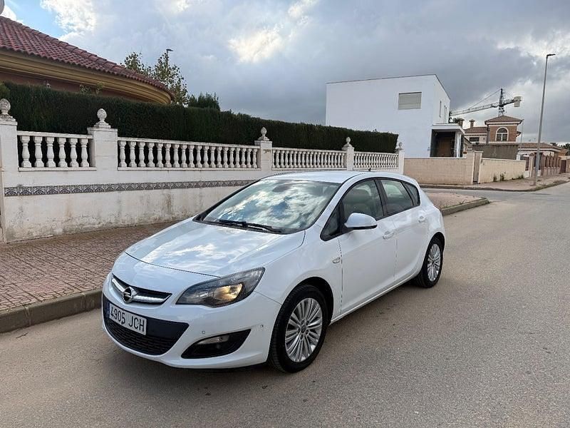 Usado Opel Astra Excellence 110 HP (80 kW) 2015 Branco Sedan