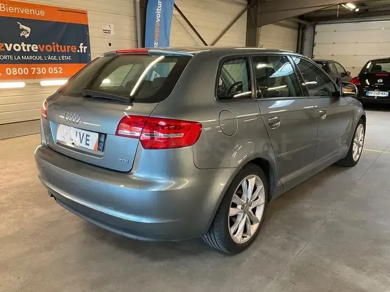 Usado Audi A3 Attraction 105 CV (77 kW) 2011 Gris / plata Utilitario
