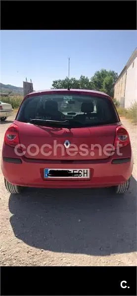 Usado Renault Clio II 100 CV (73 kW) 2006 Rojo Berlina