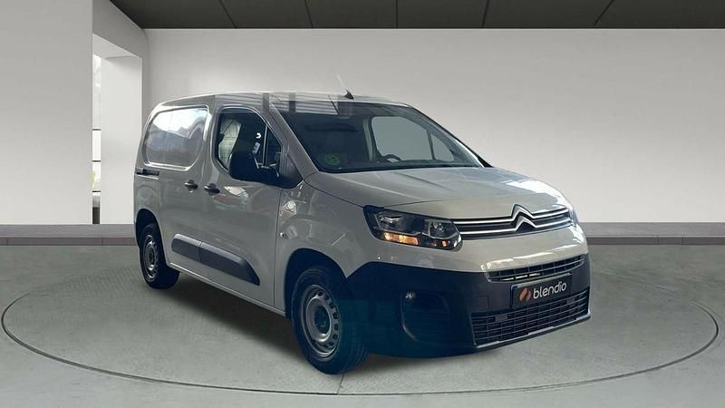 Usado Citroën Berlingo Live 102 CV (75 kW) 2021 Blanco Monovolumen