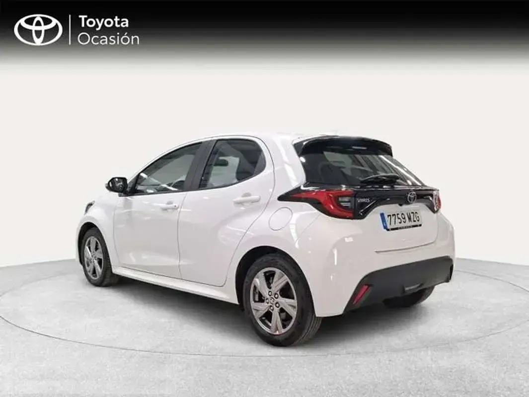 Usado Toyota Yaris Active 116 CV (85 kW) 2025 Blanco Utilitario