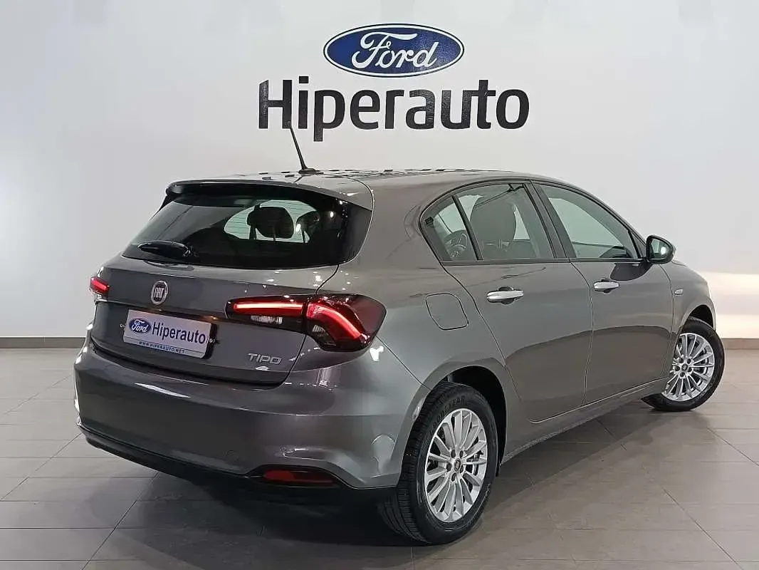 Usado Fiat Tipo Life 132 CV (97 kW) 2021 Gris Utilitario