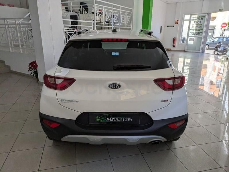 Usado Kia Stonic 100 HP (73 kW) 2023 Branco SUV