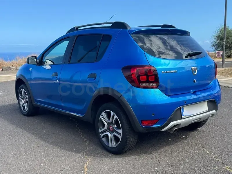 Usado Dacia Sandero Comfort 90 CV (66 kW) 2020 Azul Berlina