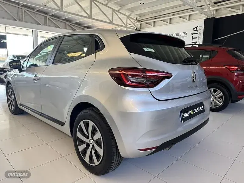 Usado Renault Clio Equilibre 90 CV (66 kW) 2023 Gris Utilitario