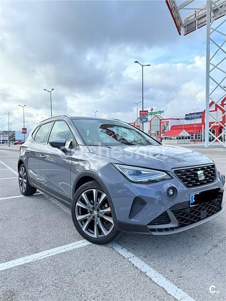 Usado Seat Arona FR 115 CV (84 kW) 2025 Gris / plata SUV