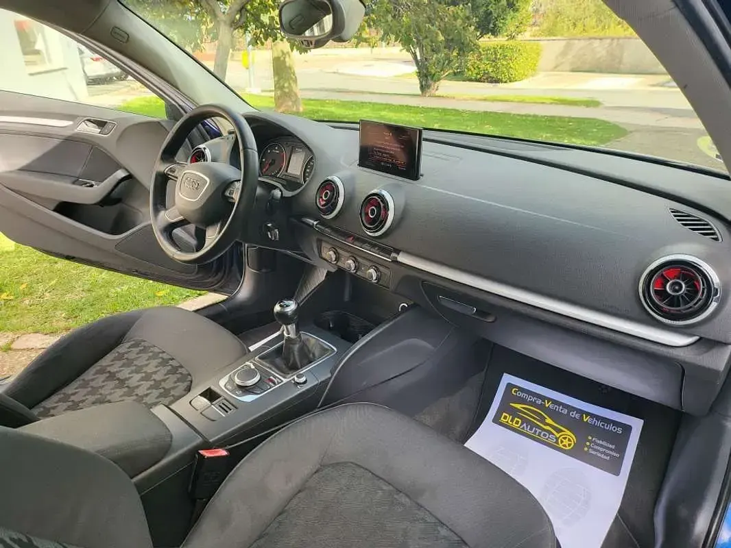 Usado Audi A3 Ambiente 105 CV (77 kW) 2014 Azul Utilitario