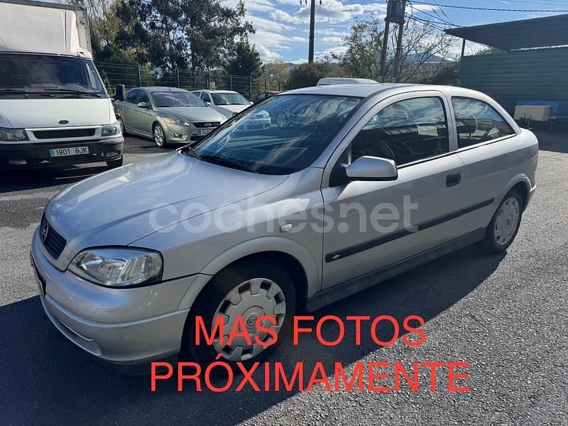 Gris / plata Usado 2003 Opel Astra Club Berlina | 2500 € - Imagen 1/4