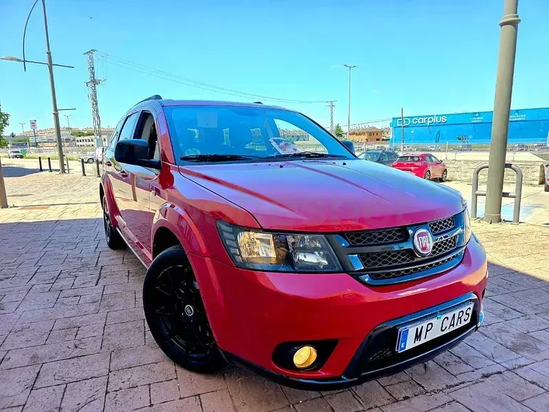 Usado Fiat Freemont Black Code 170 CV (125 kW) 2015 Rojo SUV