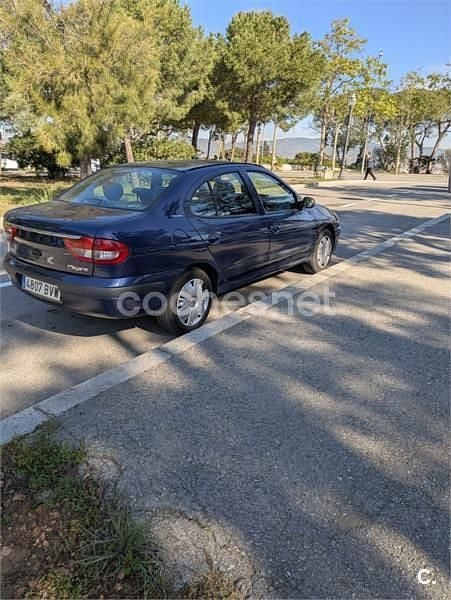 Usado Renault Mégane II Expression 110 CV (80 kW) 2002 Azul Berlina