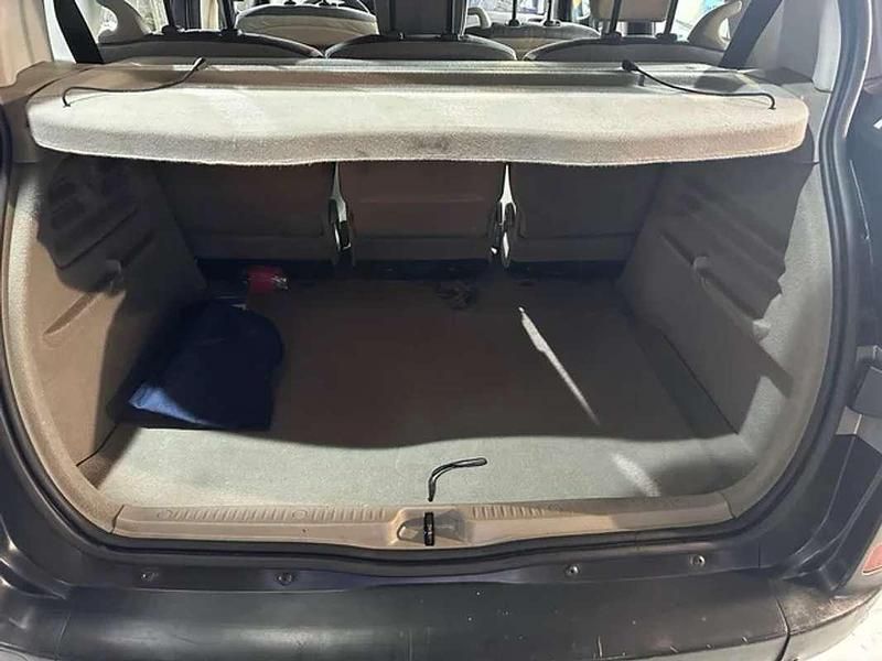 Usado Renault Scénic II Authentique 120 CV (88 kW) 2004 Plateado Monovolumen