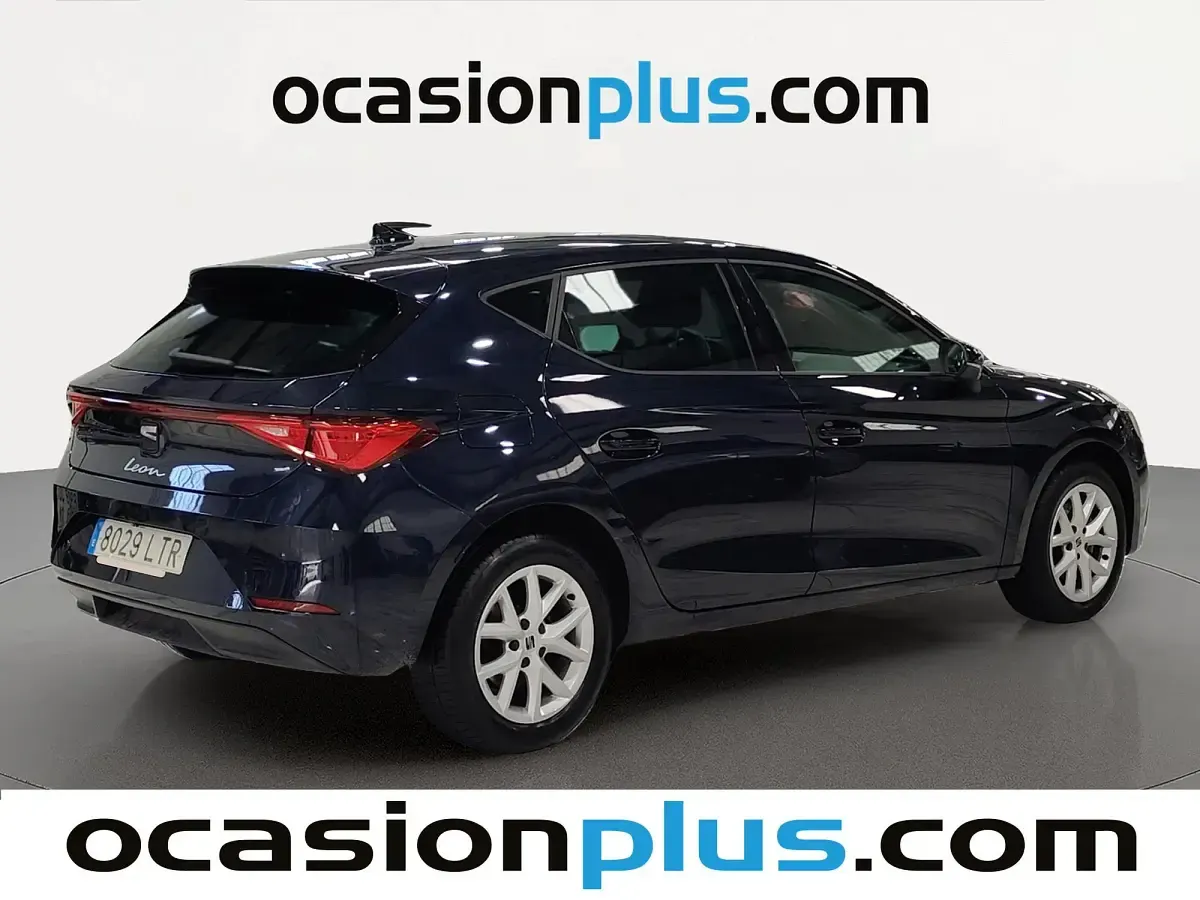 Usado Seat Leon Style 110 CV (80 kW) 2021 Azul Utilitario