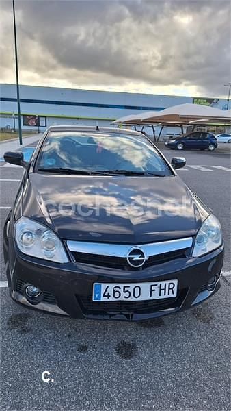 Usado Opel Tigra Sport 90 CV (66 kW) 2006 Negro Descapotable