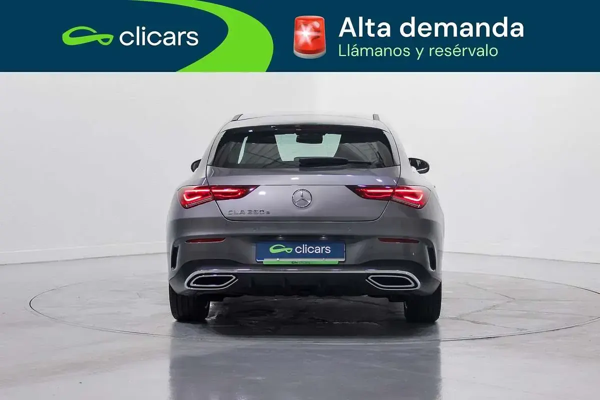 Usado Mercedes CLA250e Shooting Brake 165 CV (121 kW) 2023 Gris Familiar