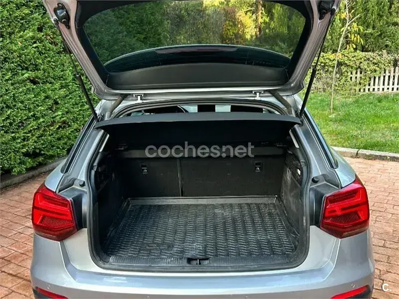 Usado Audi Q2 Design 116 CV (85 kW) 2017 Gris / plata SUV