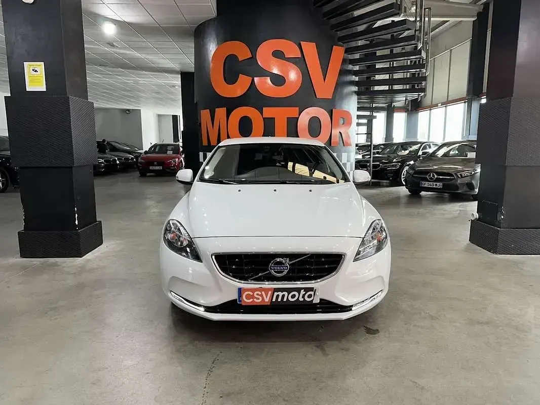 Usado Volvo V40 Summum 115 CV (84 kW) 2014 Blanco Utilitario