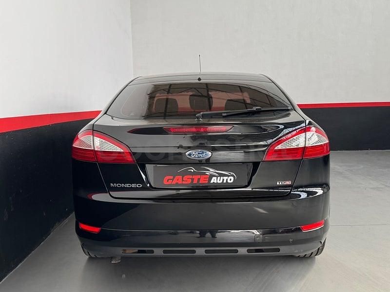 Usado Ford Mondeo Ghia 140 CV (102 kW) 2007 Negro Berlina