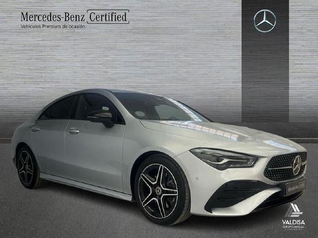Usado Mercedes CLA220 AMG line 190 CV (139 kW) 2025 Plata hightech Berlina