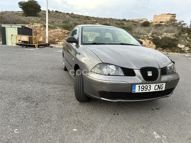 Gris / plata Usado 2003 Seat Ibiza Sport Berlina | 1650 € (Precio justo) - Imagen 1/4