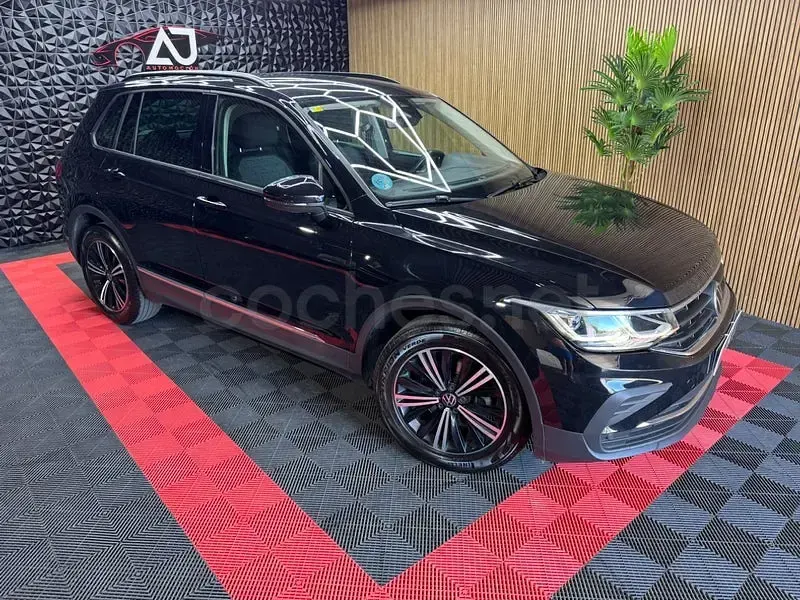 Usado VW Tiguan Life 150 CV (110 kW) 2021 Negro SUV