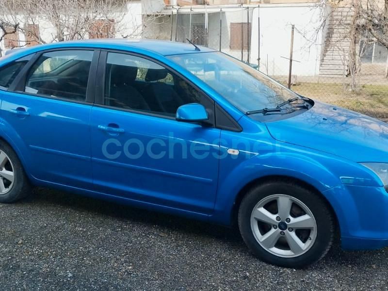 Usado Ford Focus Titanium 136 CV (100 kW) 2006 Azul Berlina