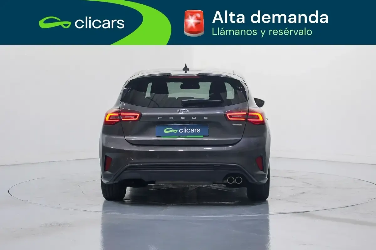 Begagnad Ford Focus ST-Line 125 HK (91 kW) 2022 Grå Sedan