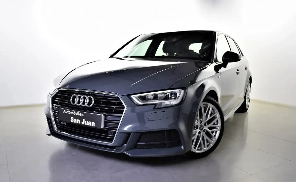 Usado Audi A3 S-Line 116 CV (85 kW) 2019 Gris Berlina