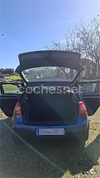 Usado VW Golf IV 100 CV (73 kW) 2005 Azul Berlina