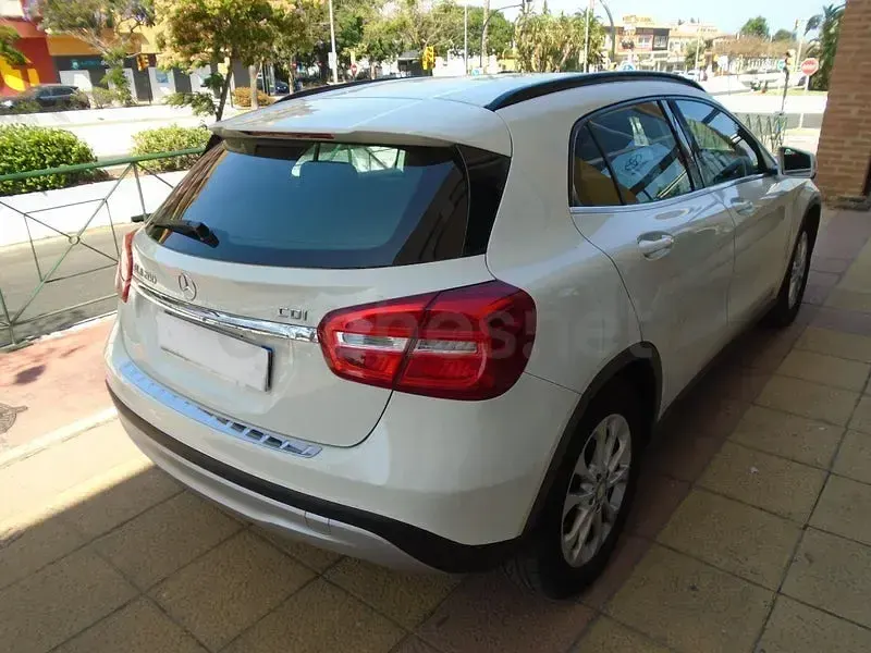 Usado Mercedes GLA200 Urban 136 CV (100 kW) 2014 Blanco SUV