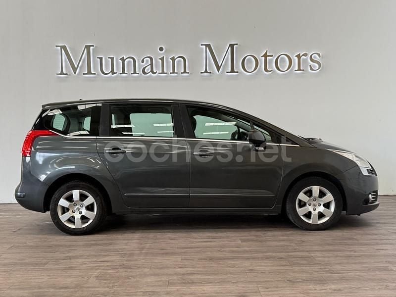 Usado Peugeot 5008 Premium 112 CV (82 kW) 2011 Gris / plata Monovolumen