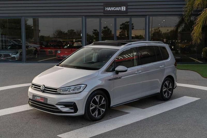 Usado VW Touran Advance 150 CV (110 kW) 2021 Gris / plata Monovolumen