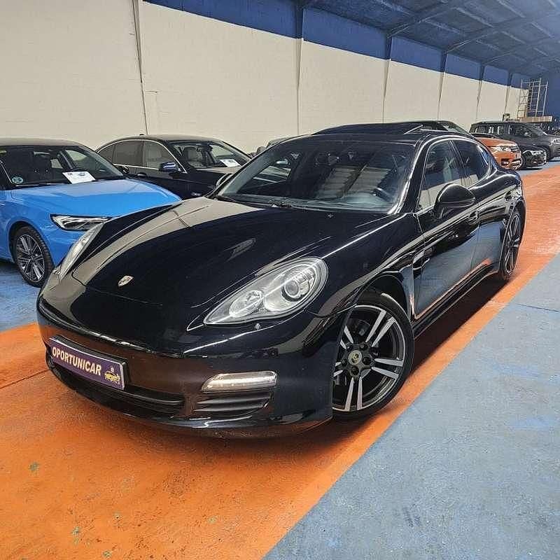Begagnad Porsche Panamera 249 HK (183 kW) 2012 Svart Halvkombi