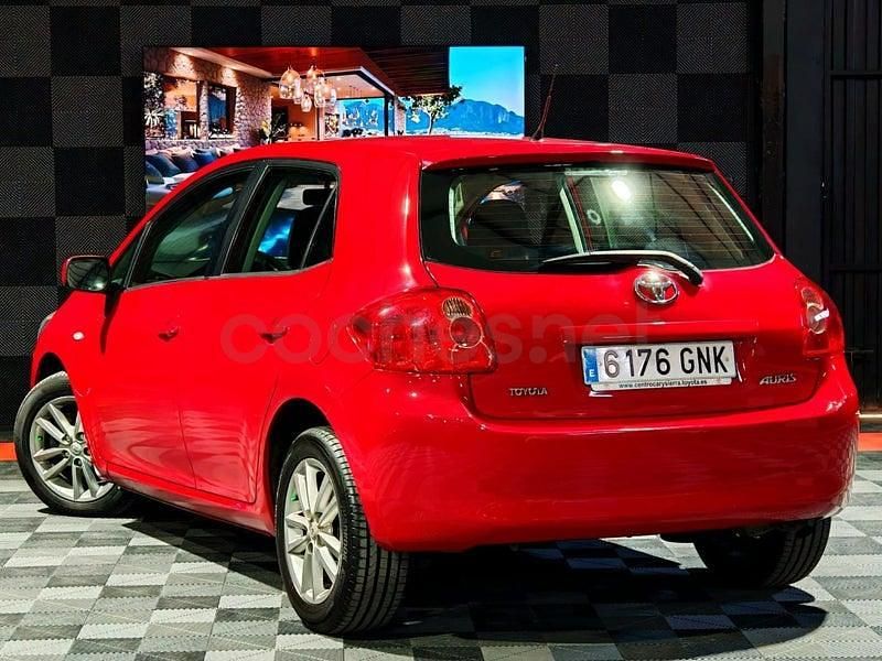 Usado Toyota Auris 101 CV (74 kW) 2009 Rojo Utilitario