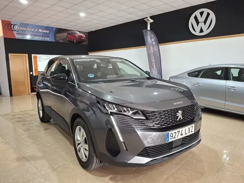 Usado Peugeot 3008 Active 130 CV (95 kW) 2022 Gris / plata SUV