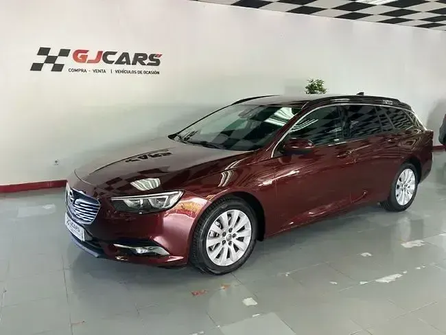 Usado Opel Insignia Selective 136 CV (100 kW) 2018 Rojo Familiar