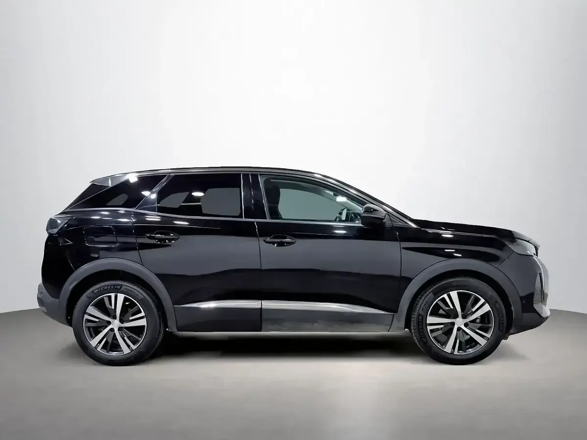 Usado Peugeot 3008 Allure 131 CV (96 kW) 2022 Negro SUV
