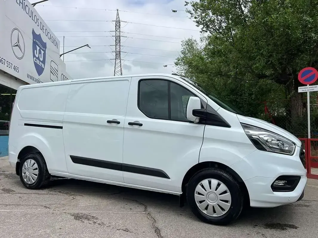Usado Ford Transit Custom Trend 129 CV (94 kW) 2023 Blanco Van