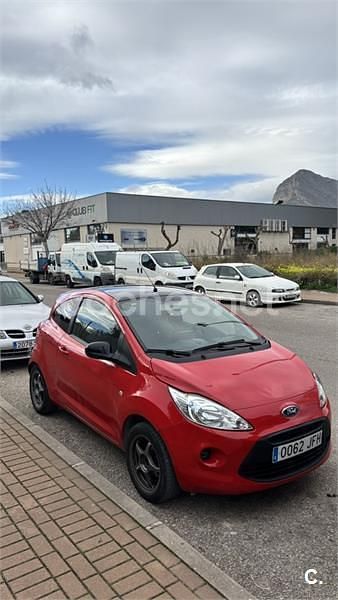 Usado Ford Ka Trend 69 CV (50 kW) 2015 Rojo Berlina