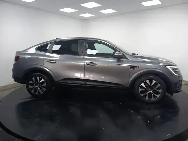 Usado Renault Arkana Business 147 CV (108 kW) 2022 Gris SUV
