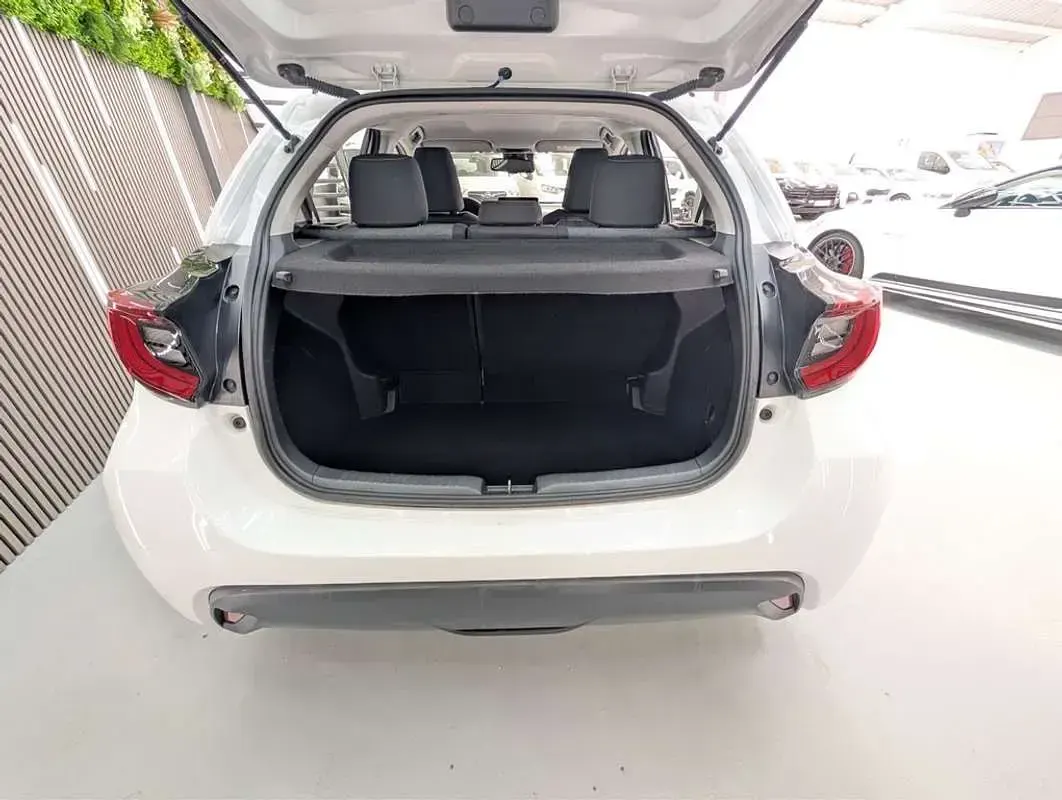 Usado Toyota Yaris Business Edition 116 CV (85 kW) 2022 Blanco Utilitario
