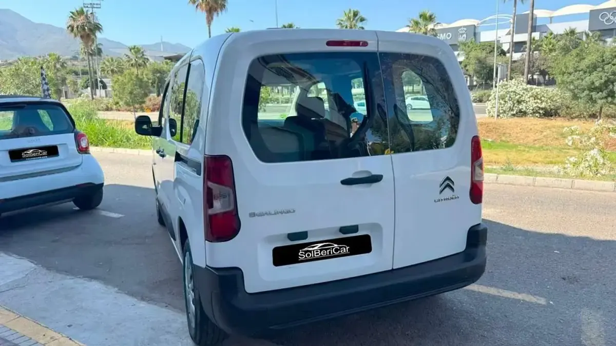 Usado Citroën Berlingo Live 102 CV (75 kW) 2022 Blanco Monovolumen