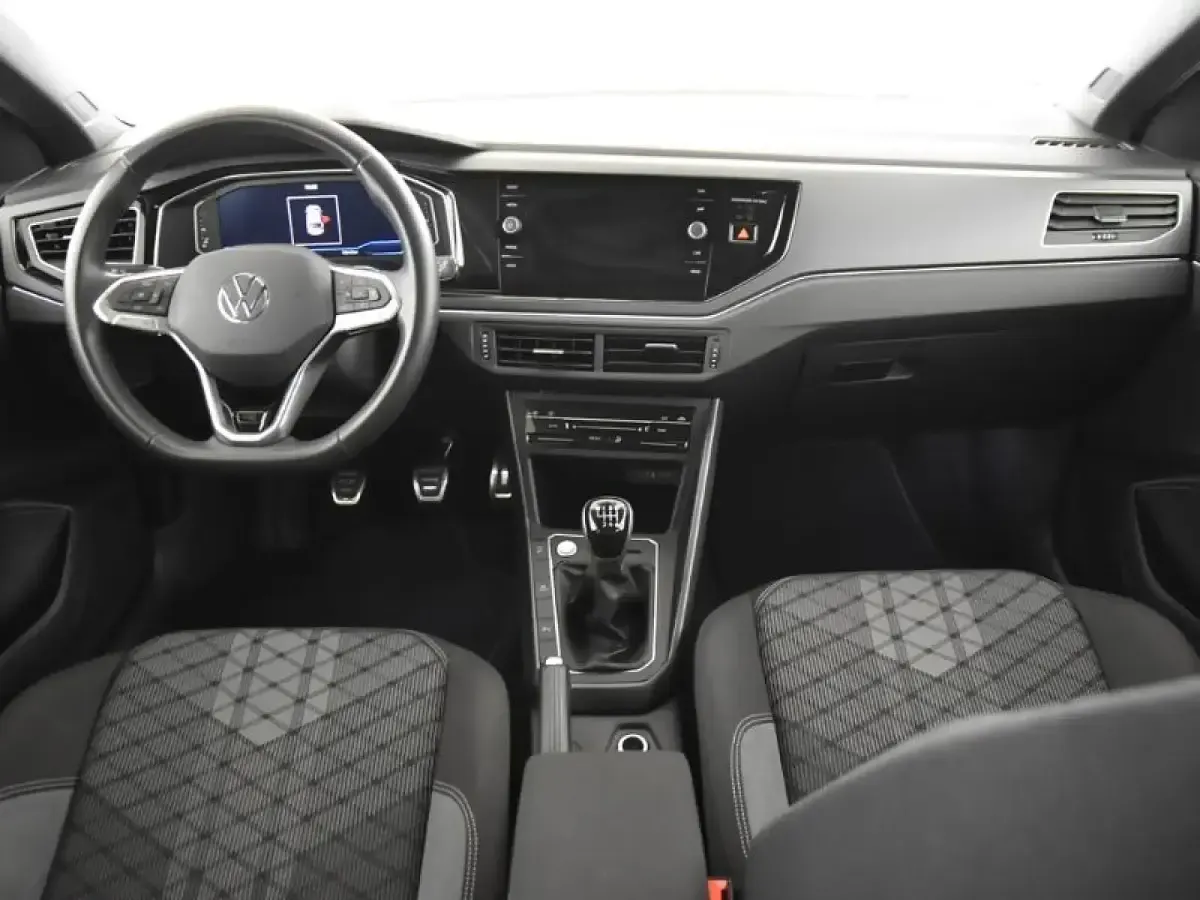 Usado VW Taigo R-line 115 CV (84 kW) 2024 Gris/plata SUV