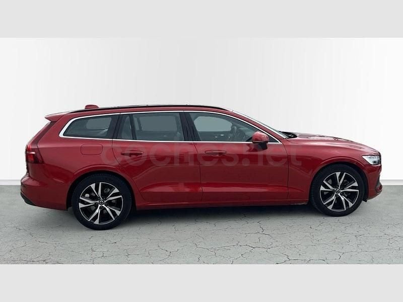 Usado Volvo V60 Core 197 HP (144 kW) 2025 Vermelho Carrinha