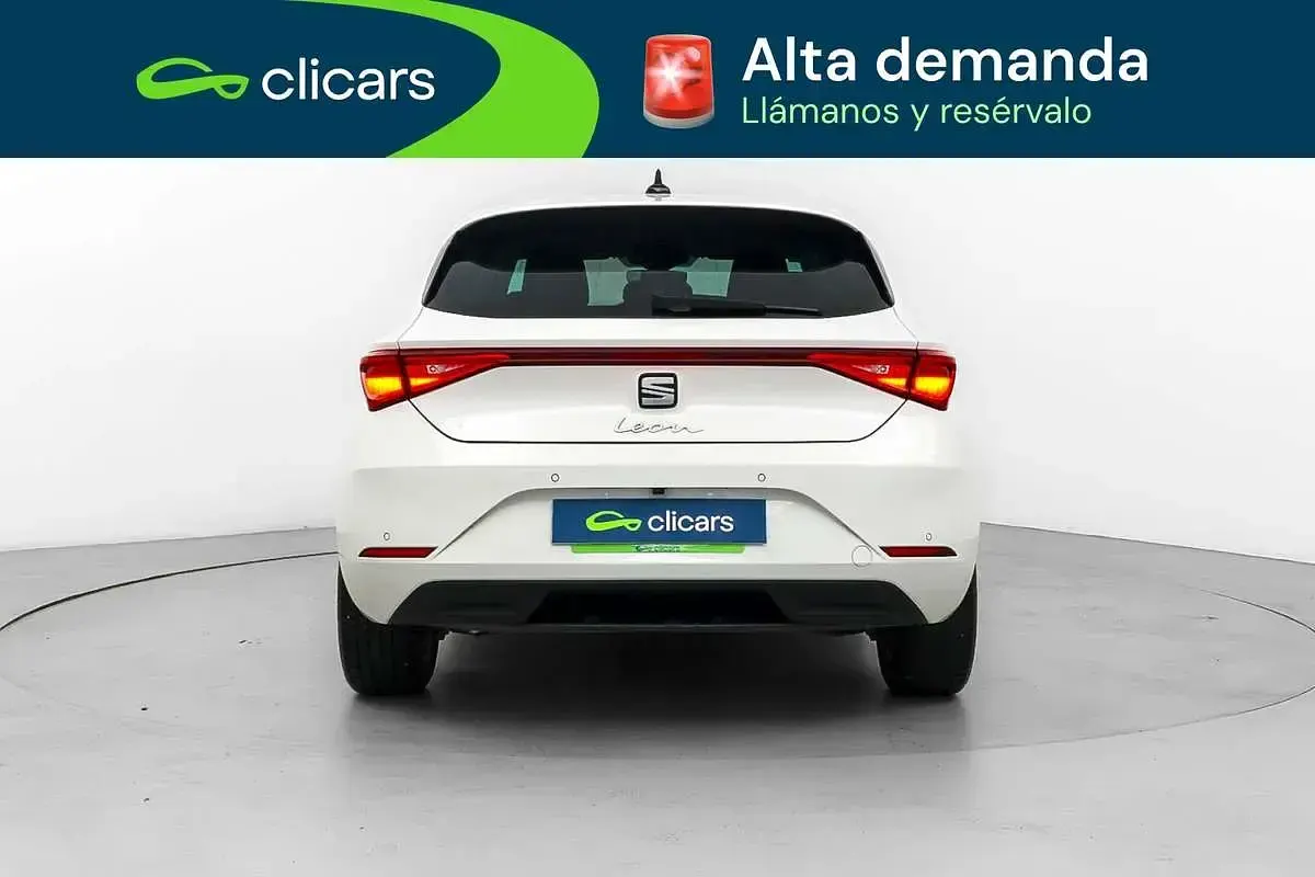 Usado Seat Leon Style 150 CV (110 kW) 2022 Blanco Utilitario