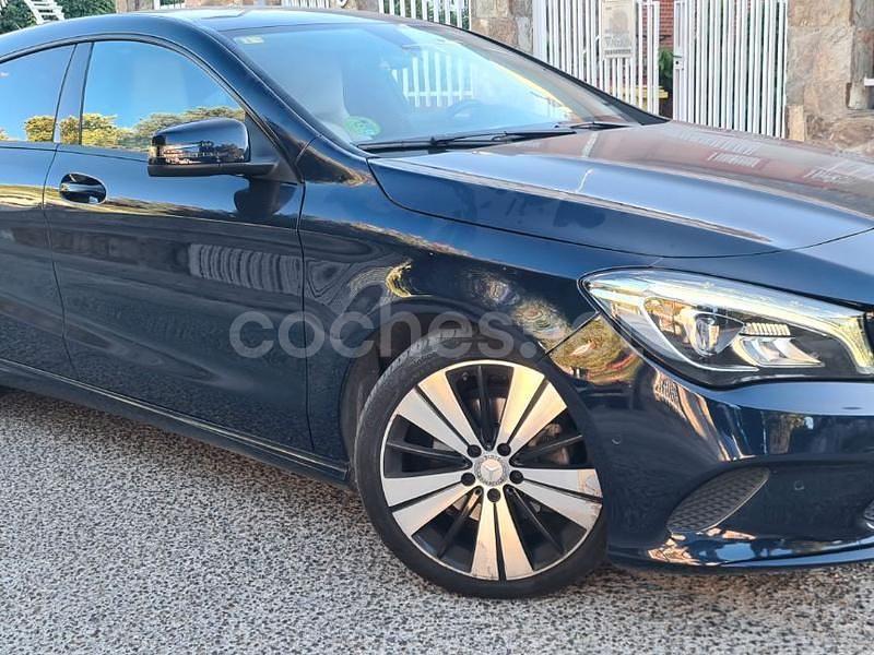 Azul Usado 2017 Mercedes CLA200 Shooting Brake Familiar | 18.990 € (Buen precio) - Imagen 1/4