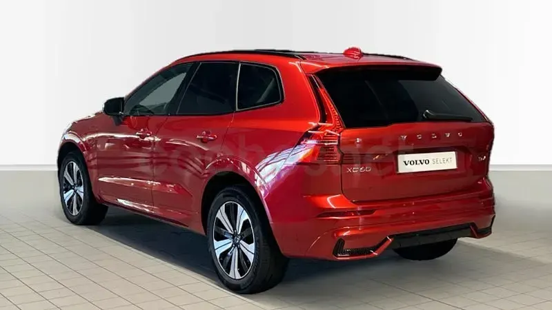 Usado Volvo XC60 Plus 350 CV (257 kW) 2025 Rojo SUV