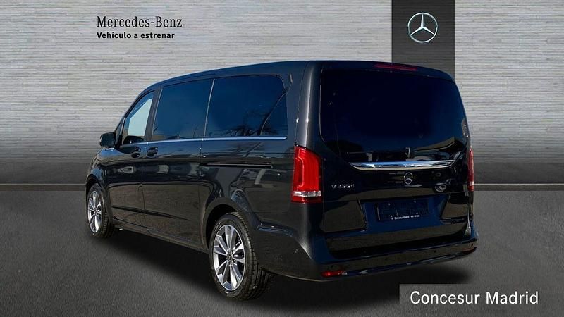 Usado Mercedes V300 Avantgarde 239 CV (175 kW) 2024 Gris Monovolumen