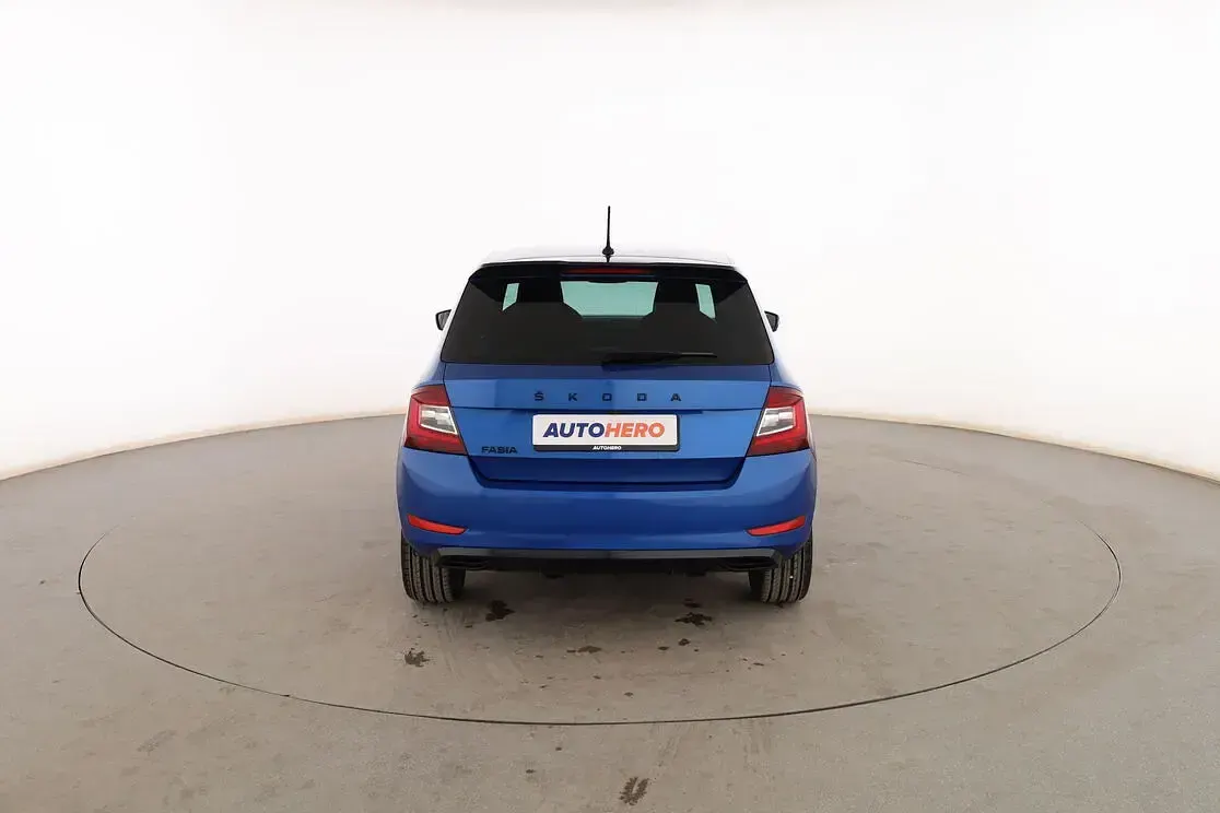 Usado Skoda Fabia 95 CV (69 kW) 2021 Azul Utilitario