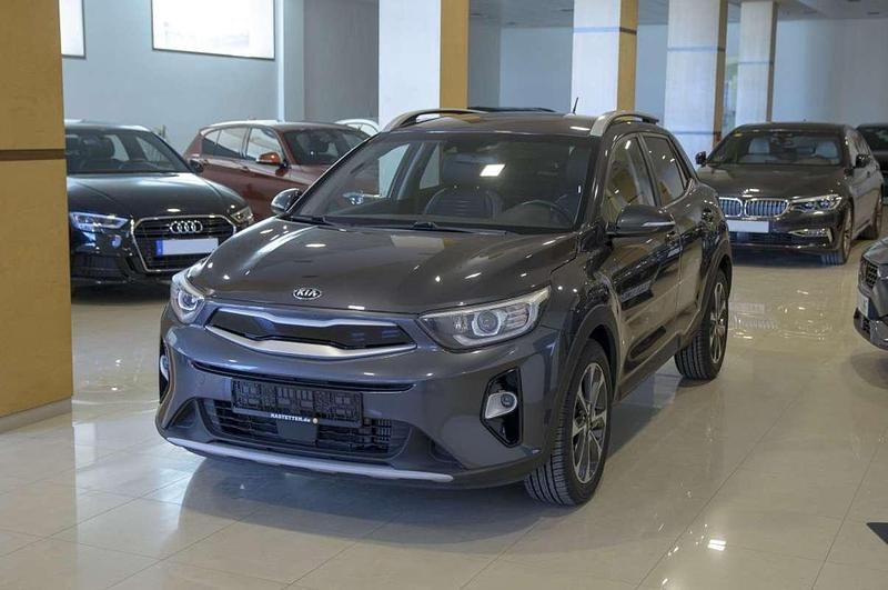 Usado Kia Stonic 110 CV (80 kW) 2017 Gris SUV