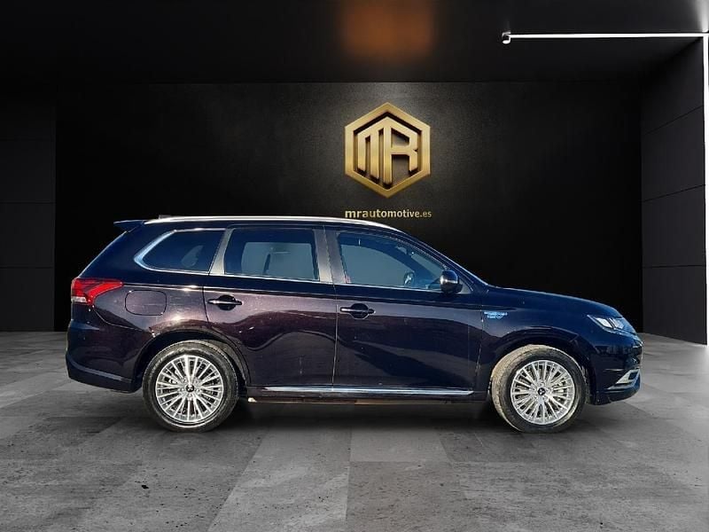 Usado Mitsubishi Outlander 224 CV (164 kW) 2021 Negro SUV